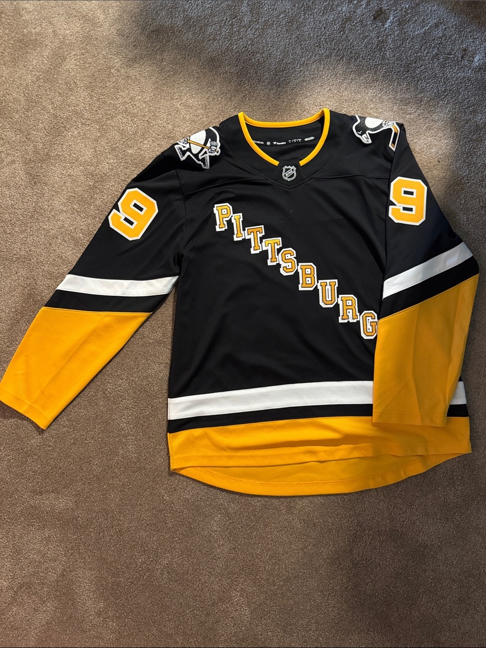 WORN ONCE Fanatics Pittsburgh Penguins Black and Gold Hockey Jersey #9